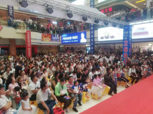布兰顿专卖店活动现场.jpg